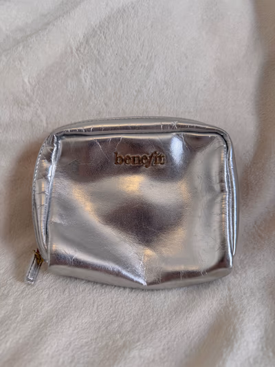 Silver Benefit Cosmetics Makeup Bag by Benefit — pre-loved on Thrifted.mt