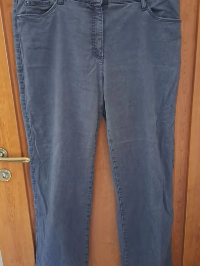 BRAX Grey Straight Leg Jeans by BRAX — pre-loved on Thrifted.mt