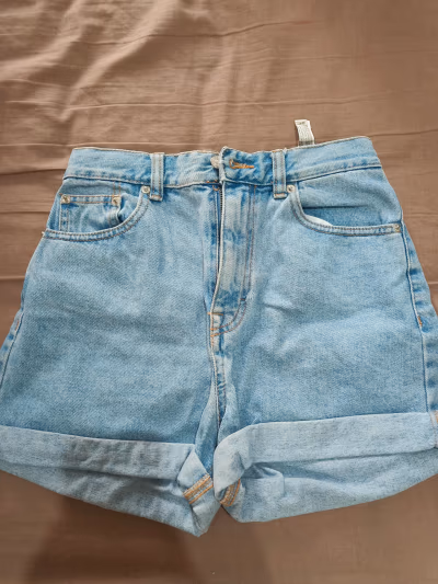 Pull&Bear Light Wash Denim Shorts by Pull&Bear — pre-loved on Thrifted.mt