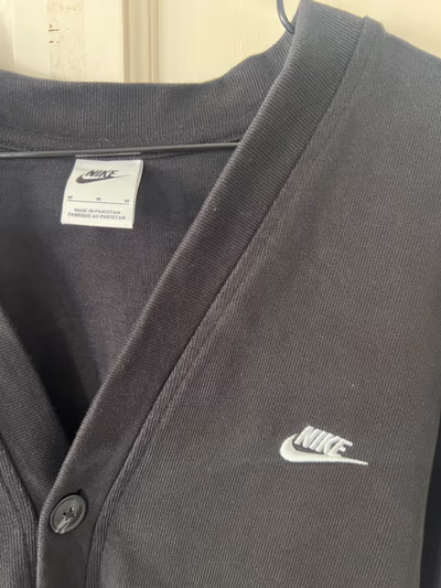 Nike — pre-loved on Thrifted.mt
