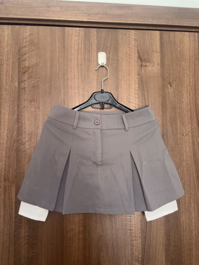 Grey Pleated Mini Skirt — pre-loved on Thrifted.mt