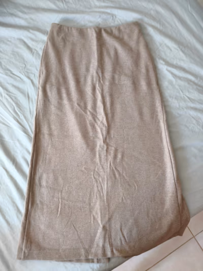 Uniqlo Beige Casual Maxi Skirt by Uniqlo — pre-loved on Thrifted.mt