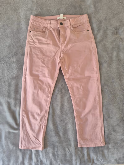 Esprit Pink Cropped Trousers by Esprit — pre-loved on Thrifted.mt