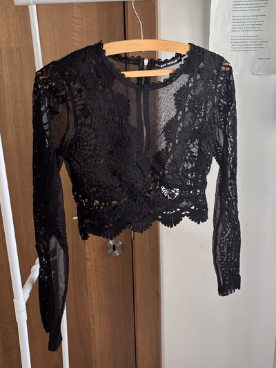 Black Lace Long-Sleeve Crop Top by Tally Weijl — pre-loved on Thrifted.mt