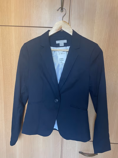 H&M Blazer — pre-loved on Thrifted.mt