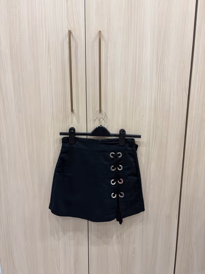 Black detail skort — pre-loved on Thrifted.mt