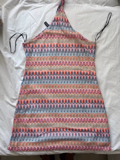 H&M Wavy Print Mini Dress by H&M — pre-loved on Thrifted.mt
