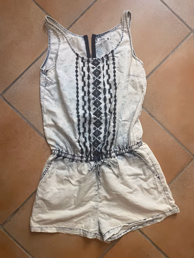 Patterned Romper Size M — pre-loved on Thrifted.mt