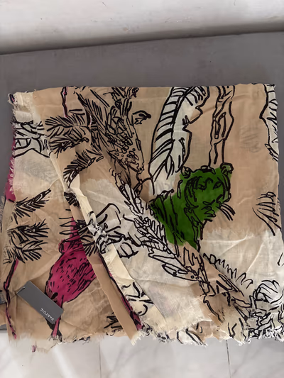 Bufanda ligera con estampado «Parfois» by Parfois — pre-loved on Thrifted.mt