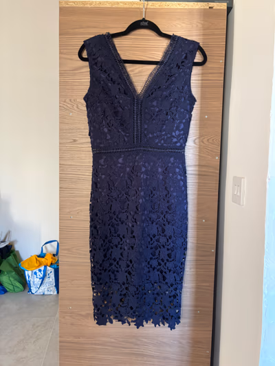 Navy blue lace midi dress — pre-loved on Thrifted.mt