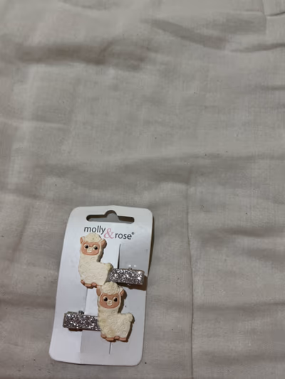 Molly & Rose Llama Hair Clips — pre-loved on Thrifted.mt