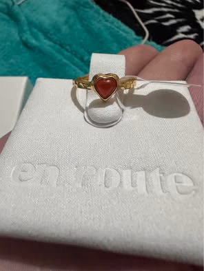 En Route Lover Girl Ring by En Route — pre-loved on Thrifted.mt