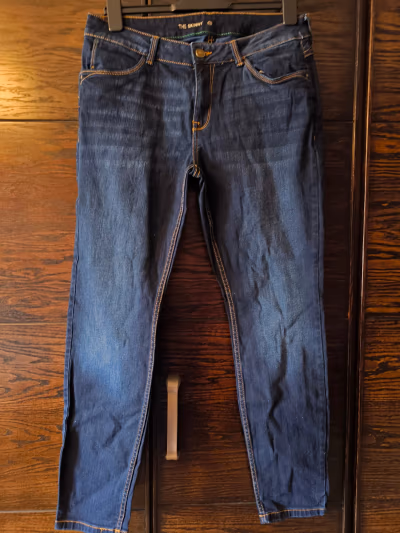 Dark wash skinny denim jeans by C&A — pre-loved on Thrifted.mt