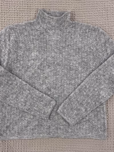 Cosy Grey Turtleneck Knitted Jumper — pre-loved on Thrifted.mt