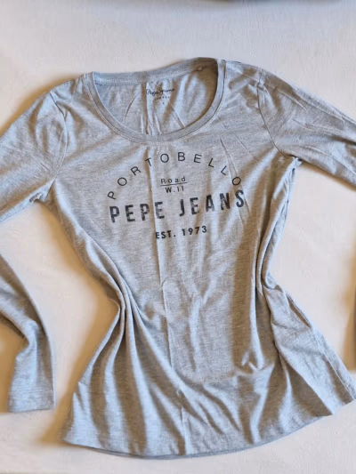 Top de manga larga con estampado gráfico de Pepe Jeans by Pepe Jeans — pre-loved on Thrifted.mt