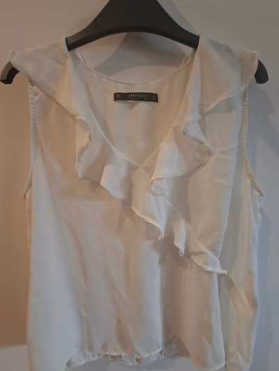 Zara ruffled white sleeveless top by Zara — pre-loved on Thrifted.mt