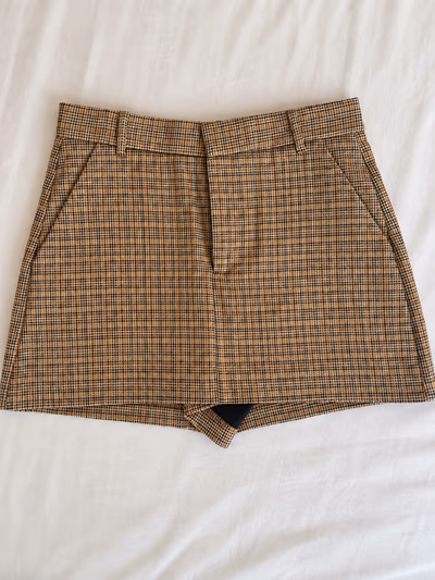 Checked tailored mini skort by Zara — pre-loved on Thrifted.mt