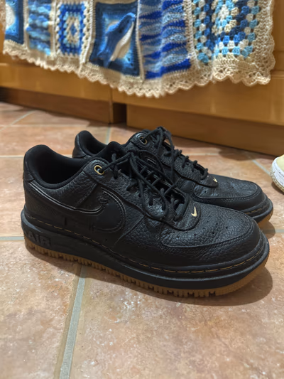 Black Nike Air Force Sneakers by Nike — pre-loved on Thrifted.mt