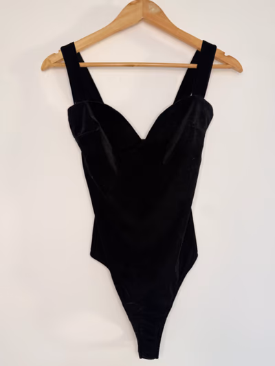 Bershka Black Velvet Sweetheart Neckline Bodysuit — pre-loved on Thrifted.mt