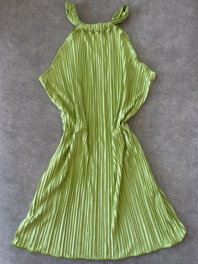 Lime Green Pleated Dress — pre-loved on Thrifted.mt