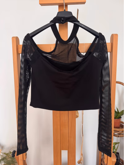 Top de manga larga de malla negra Killstar by Killstar — pre-loved on Thrifted.mt