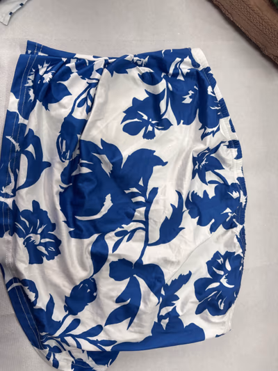 Minissaia floral azul by Emery Rose — pre-loved on Thrifted.mt
