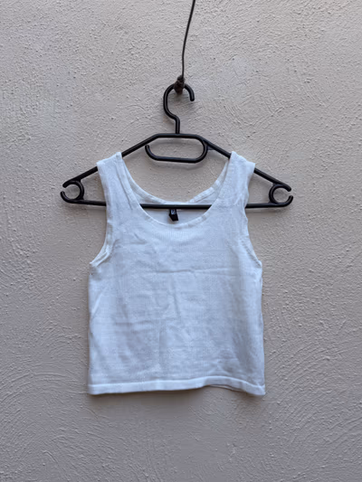 Pieces White Cropped Tank Top by Pieces — pre-loved on Thrifted.mt