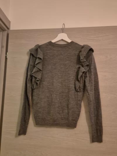 Grey ruffle detail wool jumper by & Other Stories — pre-loved on Thrifted.mt