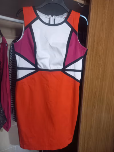 Colour Block Sleeveless Fitted Dress - Size 16 — pre-loved on Thrifted.mt