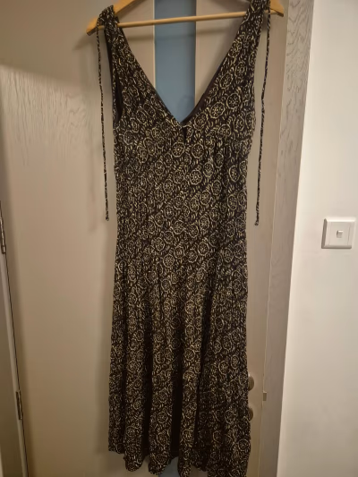 Long dress, black and white — pre-loved on Thrifted.mt