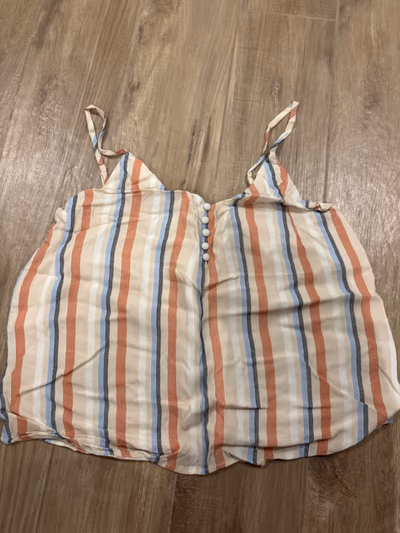 Top de tirantes a rayas con botones en la parte delantera by Stradivarius — pre-loved on Thrifted.mt