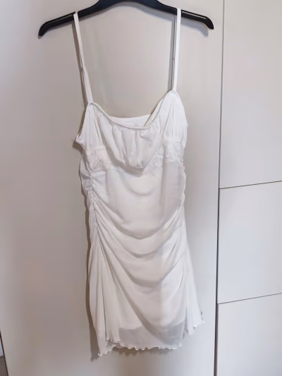 White dress — pre-loved on Thrifted.mt