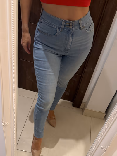 Levi's Retro High Skinny Jeans by Levi's — pre-loved on Thrifted.mt