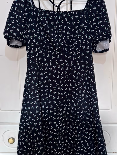 Floral Print Puff Sleeve Dress by SHEIN CURVE — pre-loved on Thrifted.mt