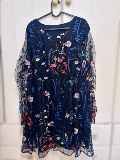 Floral Embroidered Mesh Overlay Dress by SHEIN CURVE — pre-loved on Thrifted.mt