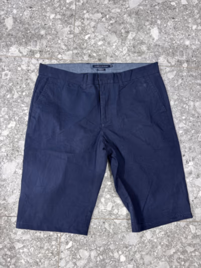 Pantaloncini chino sartoriali Tommy Hilfiger by Tommy Hilfiger — pre-loved on Thrifted.mt