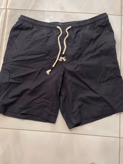 Black drawstring casual shorts by Kiabi — pre-loved on Thrifted.mt