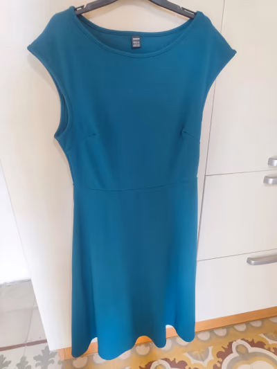 Teal dress — pre-loved on Thrifted.mt