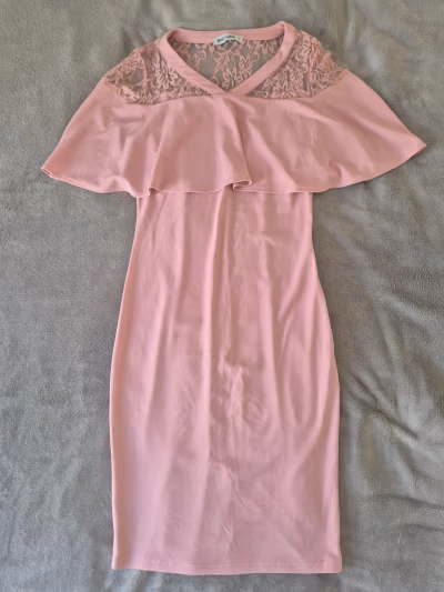 Vestido midi de renda rosa by GRACE KARIN — pre-loved on Thrifted.mt