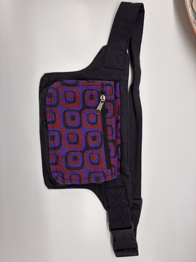 Geometric patterned waist bag — pre-loved on Thrifted.mt