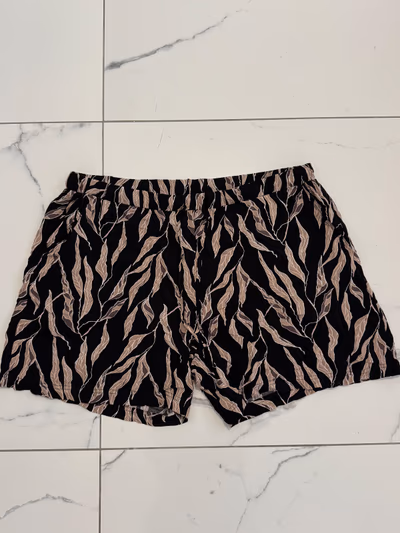 Leaf Print Drawstring Shorts — pre-loved on Thrifted.mt
