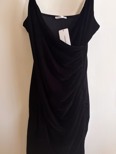 Black Velvet Dress — pre-loved on Thrifted.mt