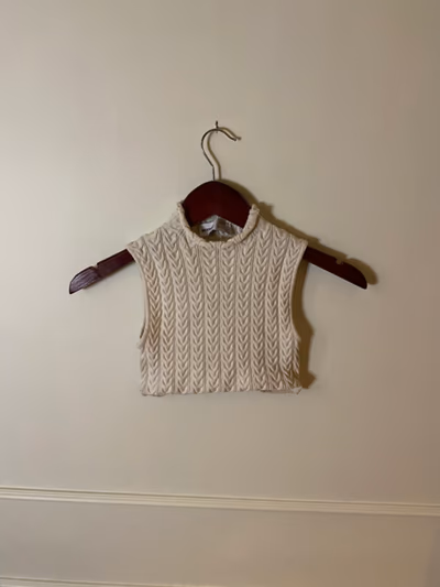 Cable Knit Cream Crop Vest by BERSHKA — pre-loved on Thrifted.mt