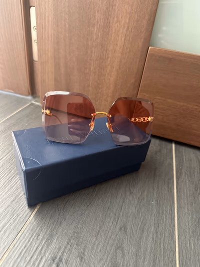 Louis Vuitton Link Sunglasses by Louis Vuitton — pre-loved on Thrifted.mt