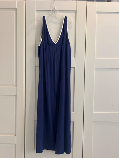 Golden point v neck dress with white detail by Goldenpoint — pre-loved on Thrifted.mt