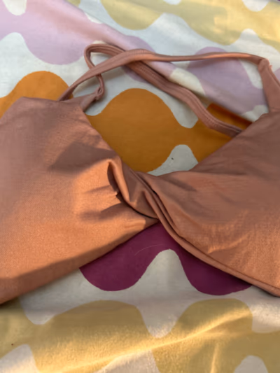 Pink sports bra by No brand — pre-loved on Thrifted.mt