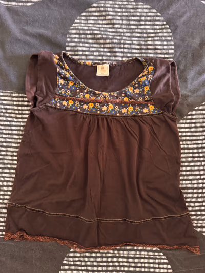 Brown floral detail top by The XOYE Basic Apparel — pre-loved on Thrifted.mt
