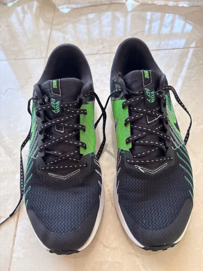 Nike Run Defy Running Trainers by Nike — pre-loved on Thrifted.mt