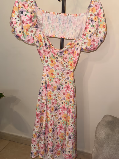 Floral puff-sleeve midi dress — pre-loved on Thrifted.mt