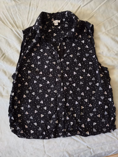 Black Geometric Print Sleeveless Shirt Crop by OVS — pre-loved on Thrifted.mt